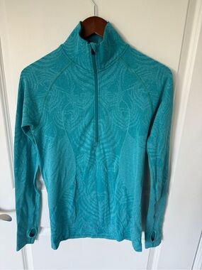 Lululemon Run: Take Flight Pullover Tech
Surge Size 10